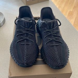 Mens Yeezy Black, size 6 1/2